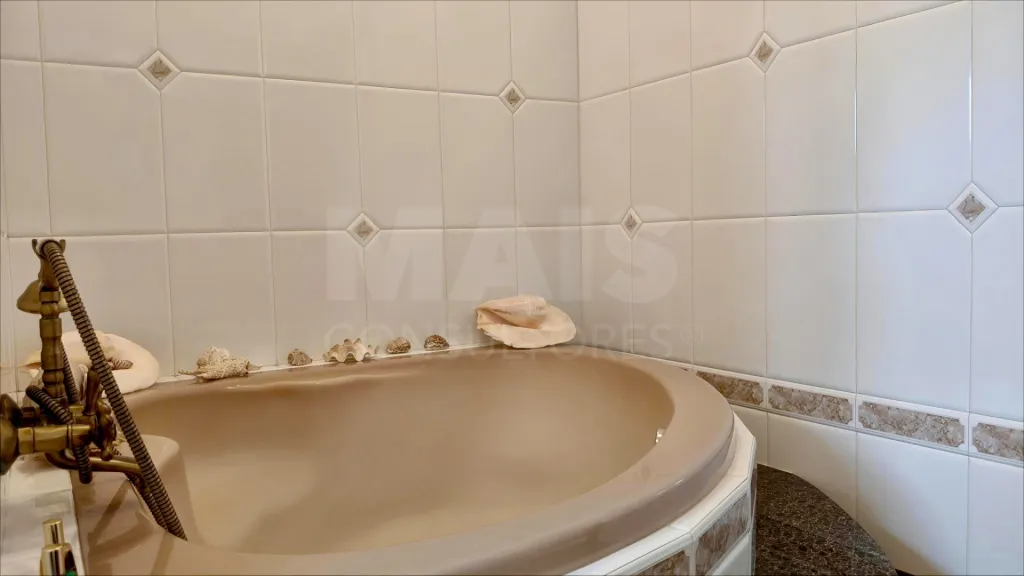Prestigious 5-Bedroom Villa with Sea View, 2.075 m² Plot and Exclusive Artistic Details