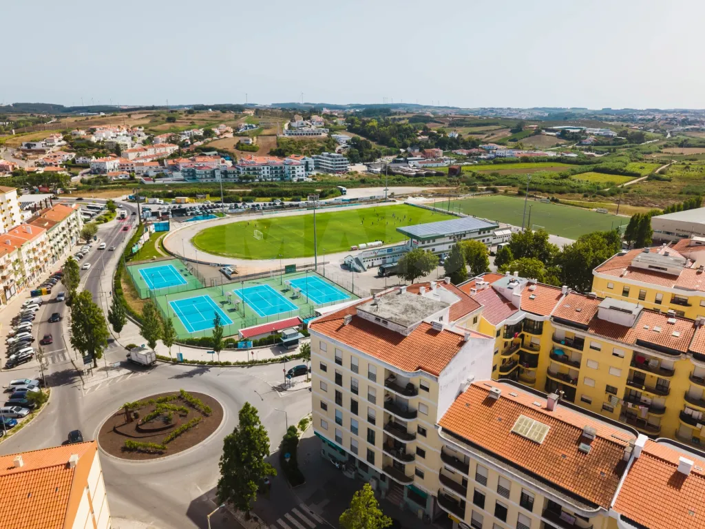 Spacious 3-Bedroom Apartment in Downtown Lourinhã with a Balcony and Terraces