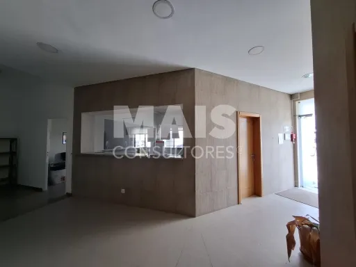 Edifício com Armazém e  Terreno para Expansão em Vila Nova de Santo André, Setúbal