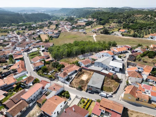 Terreno Urbano com Projeto Aprovado | Furo de Água e Opção Chave na Mão