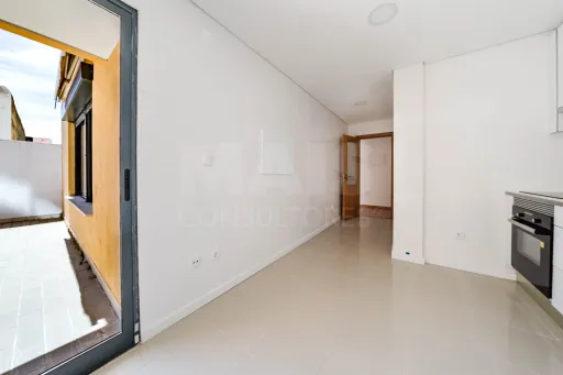 Apartamento T2 Semi-Novo | Terraço | Garagem | Bombarral