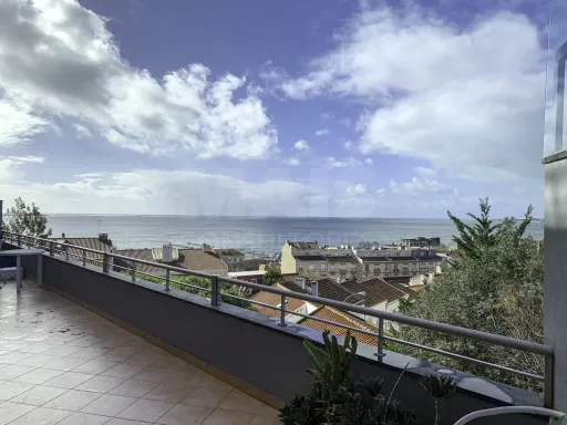 T3+1 Algés, duplex vista mar, condomínio fechado e piscina
