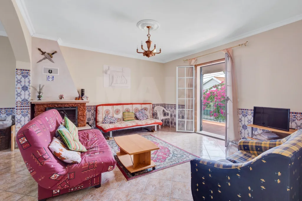 3 bedroom house with garage and patio in Bairro do Trigache Norte