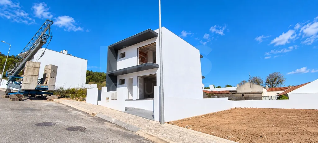 Contemporary 2 Bedroom House - Comfort and Tranquillity in Famalicão