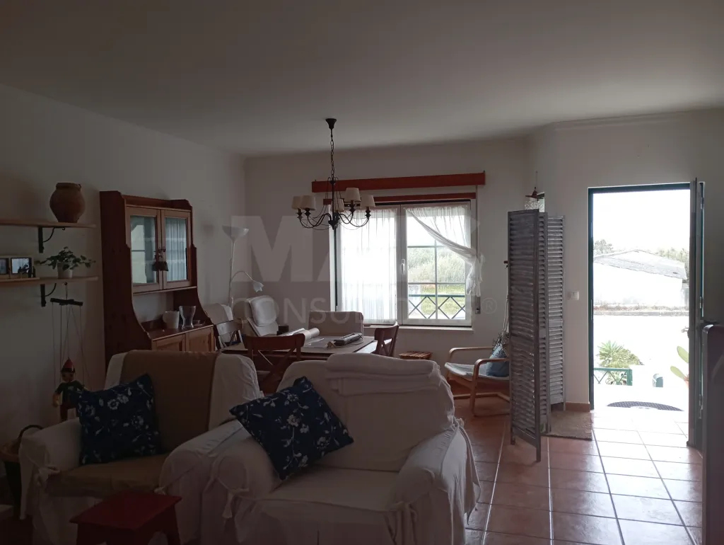 Moradia T2 + 1 Mobilada com Garagem e Quintal - Casais do Baleal