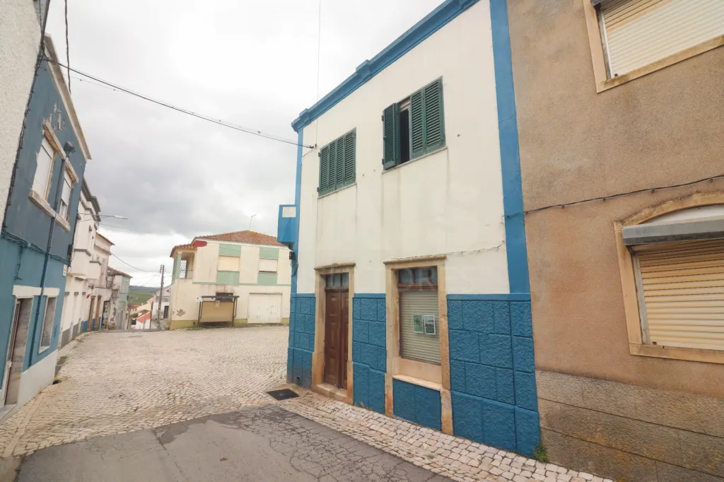 Moradia T3 com Potencial Comercial e Habitacional – Reabilitação em Pocariça / Alenquer