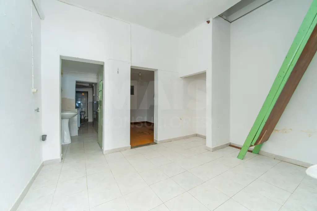 Moradia T1 para remodelação total em Benavente