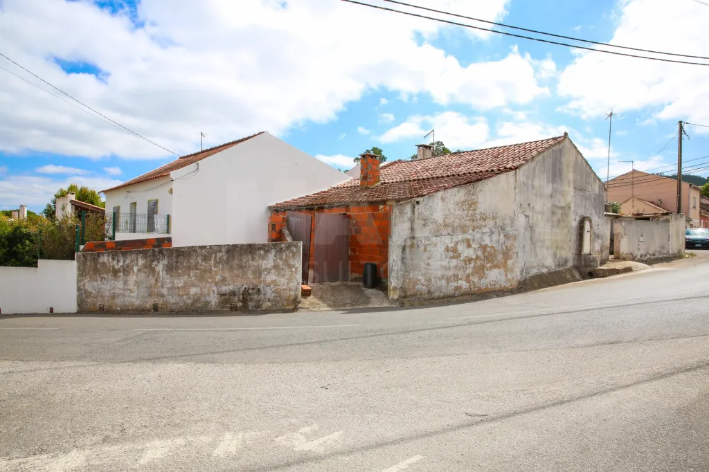 Moradia T1 para remodelar no Maxial | Torres Vedras 🏡