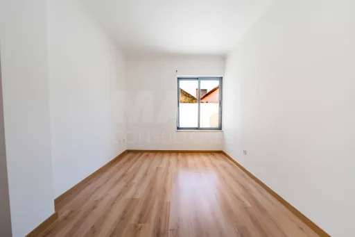 Apartamento T2 Semi-Novo | Terraço | Garagem | Bombarral