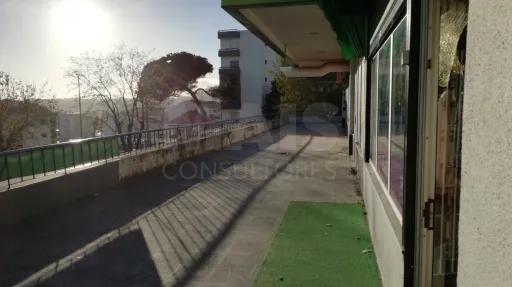Loja/ Espaço comercial localizado na  Rinchoa