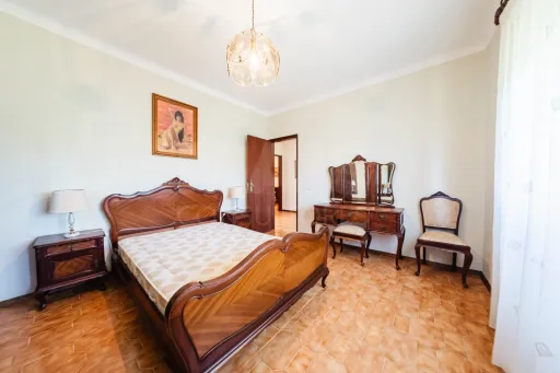 Moradia Isolada com Terreno de 9.840 m² em Barreiras – Cadaval