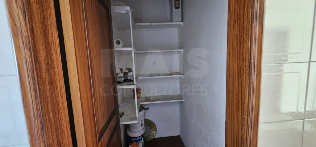 Apartamento T3 no Centro de Alpiarça | Áreas Generosas, Varandas e Excelente Localização