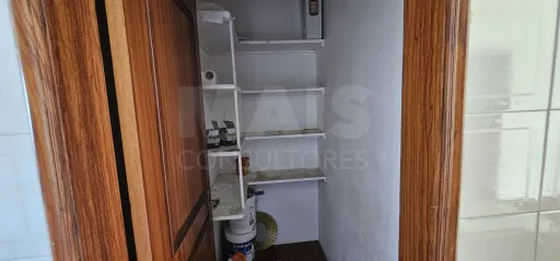 Apartamento T3 no Centro de Alpiarça | Áreas Generosas, Varandas e Excelente Localização