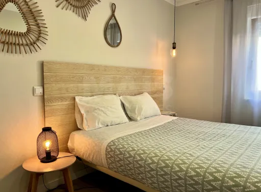 Andar de Moradia com 3 quartos e zona exterior em frente à praia de Peniche