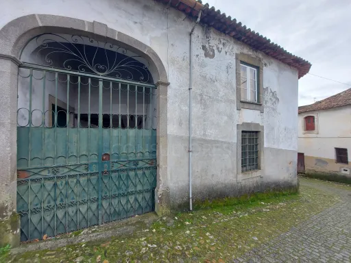 Casa Senhorial com Brazão em Coja- Arganil.