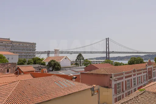 T6 com 130m2 Vista Rio à Rua da Junqueira - Belém