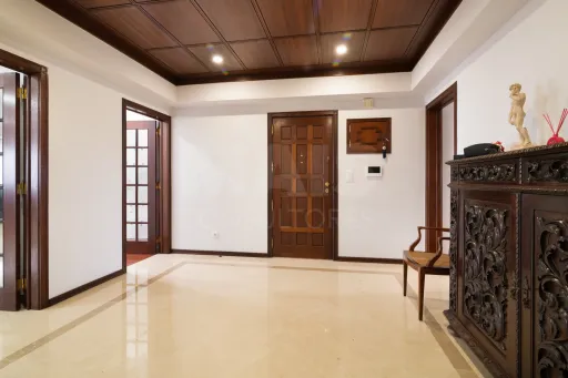 Apartamento T4 nas Torres do Restelo