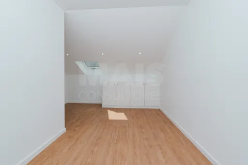 Moradia T3 Totalmente Remodelada com Logradouro em Coruche