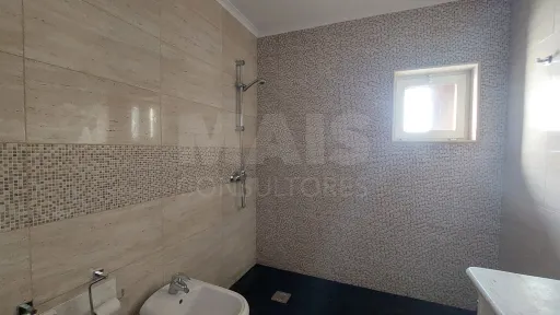 Moradia T2 + 2 com excelente logradouro