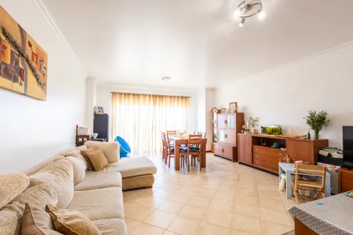 Apartamento T2 com garagem