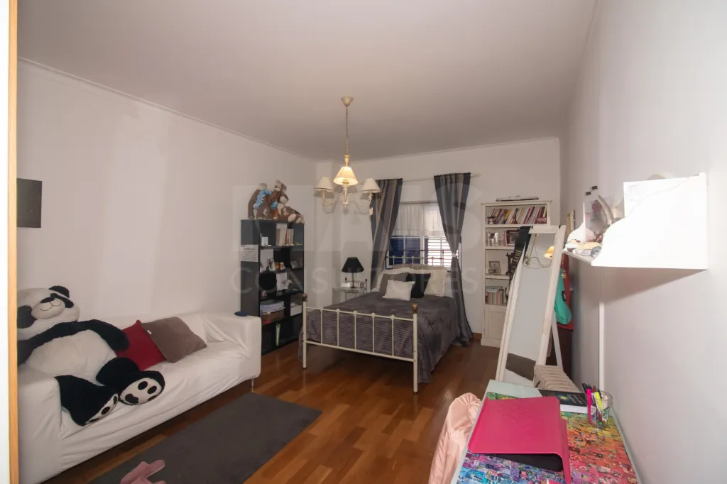 Apartamento T4 no Carregado