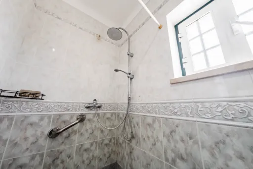 Moradia T4 em Olho Marinho | 260m² | Lote 734m²