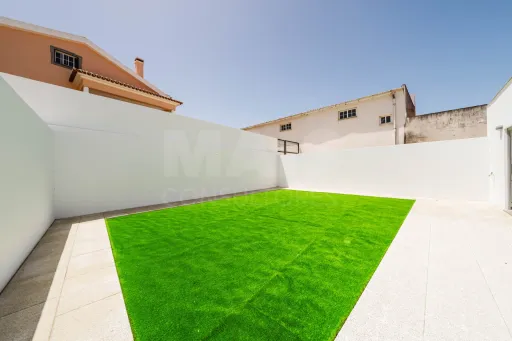 Exclusiva Moradia T4 Moderna com Conforto e Elegância Perto das Praias de Peniche