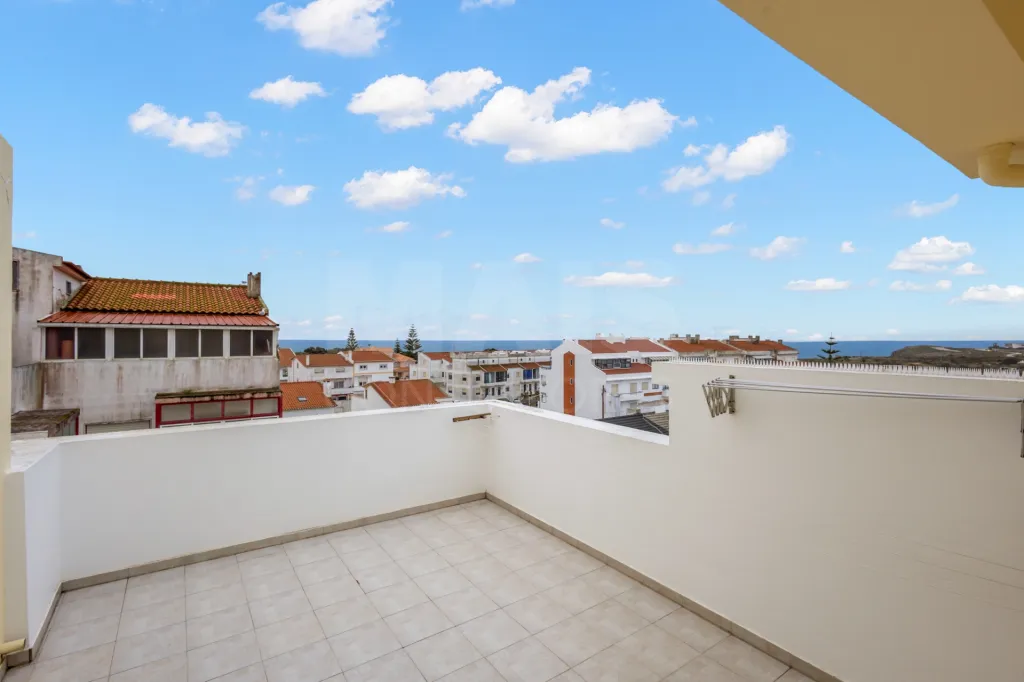 Apartamento T3 Duplex com Garagem em Peniche