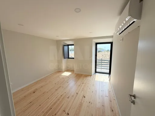 Fully Renovated 3-Bedroom House | Courtyard and Outbuildings | São Bartolomeu dos Galegos, Lourinhã