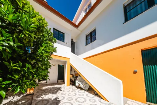Villa with charm and privacy on a 1400m² plot