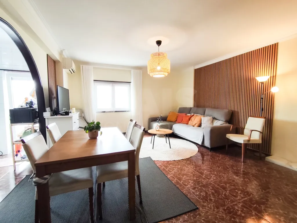 T2+2 Duplex com garagem, terraços e vista desafogada | Avenal – Caldas da Rainha