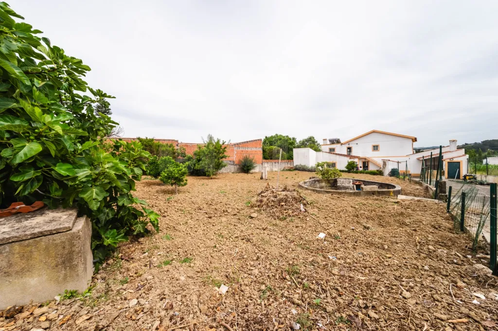Moradia T5 com 2 Anexos em Terreno com mais de 1.400 m²