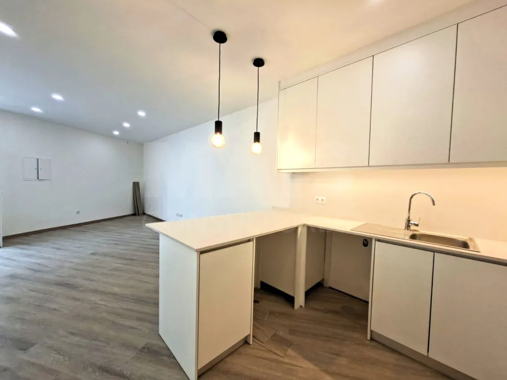 Apartamento T1 Renovado em Atouguia da Baleia