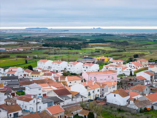 Andar de Moradia T2 Totalmente Remodelado a menos de 10 Minutos das Praias de Peniche