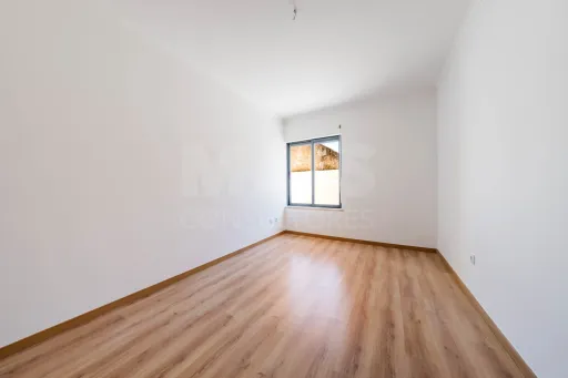 Apartamento T2 Semi-Novo | Terraço | Garagem | Bombarral