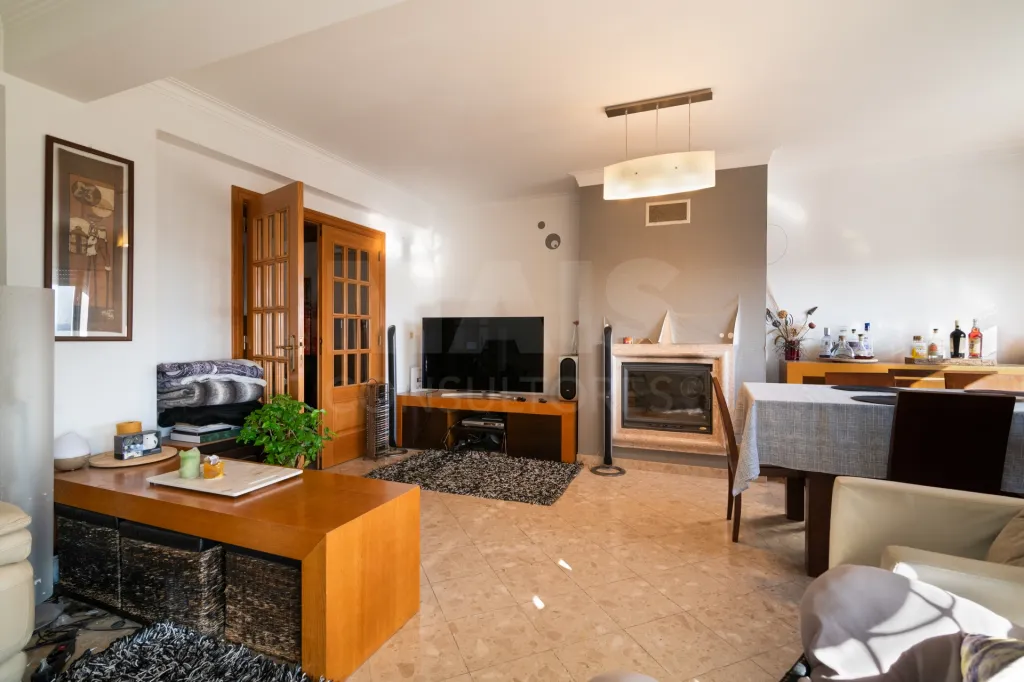 Apartamento T3 com Vista sobre o Rio Tejo