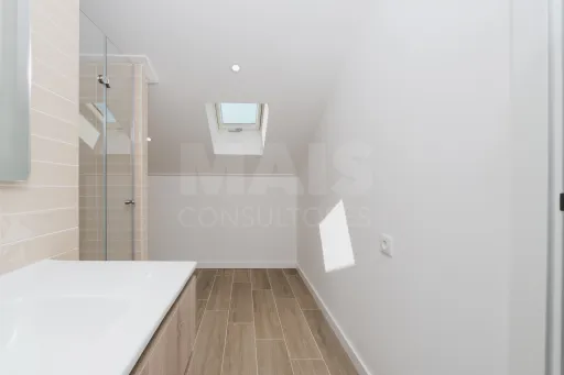 Moradia T3 Totalmente Remodelada com Logradouro em Coruche