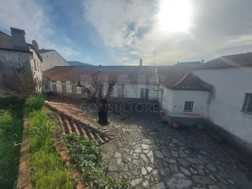 Casa Senhorial com Brazão em Coja- Arganil.