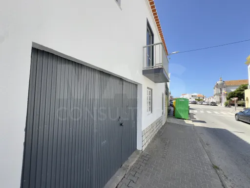 Moradia T2+1 com Garagem no Centro de Atouguia da Baleia