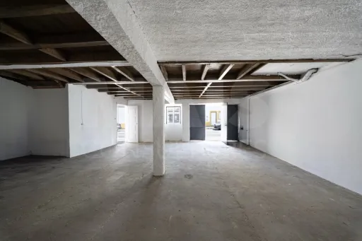 Moradia T2+1 com Garagem no Centro de Atouguia da Baleia