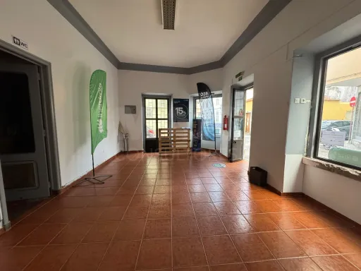 Rés-do-chão para recuperar em Peniche