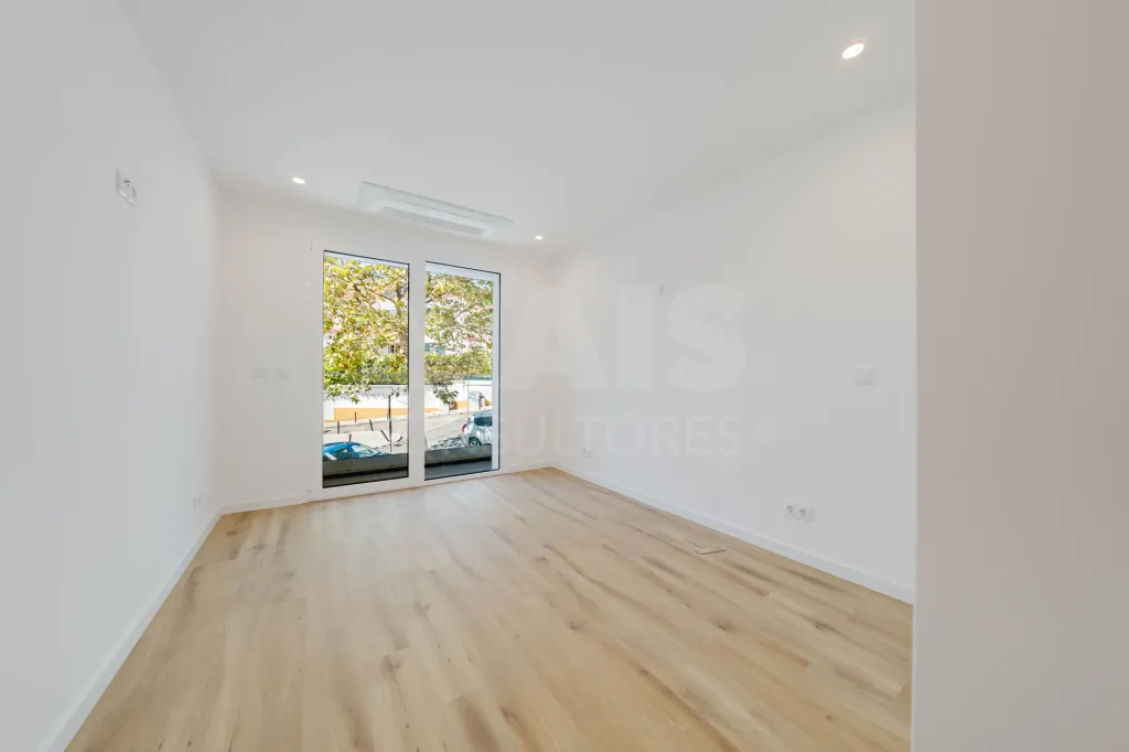 Apartamento T2 com 2 lugares de garagem