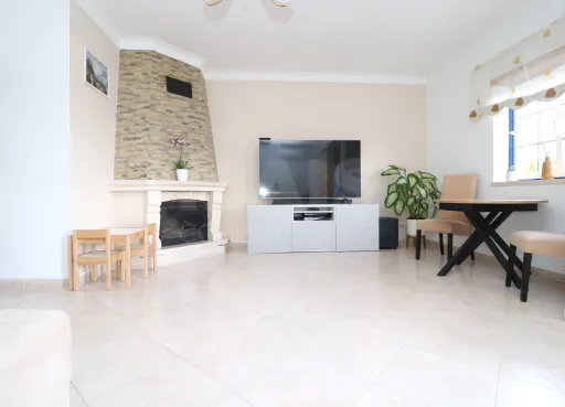 Apartamento T3 3º Andar com Arrecadação e Parqueamento em Samora Correia