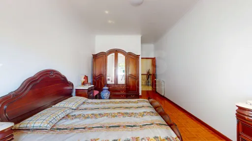 Moradia T5, na calhandriz com piscina