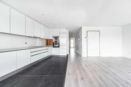 Apartamento T1 em Vale de Milhaços