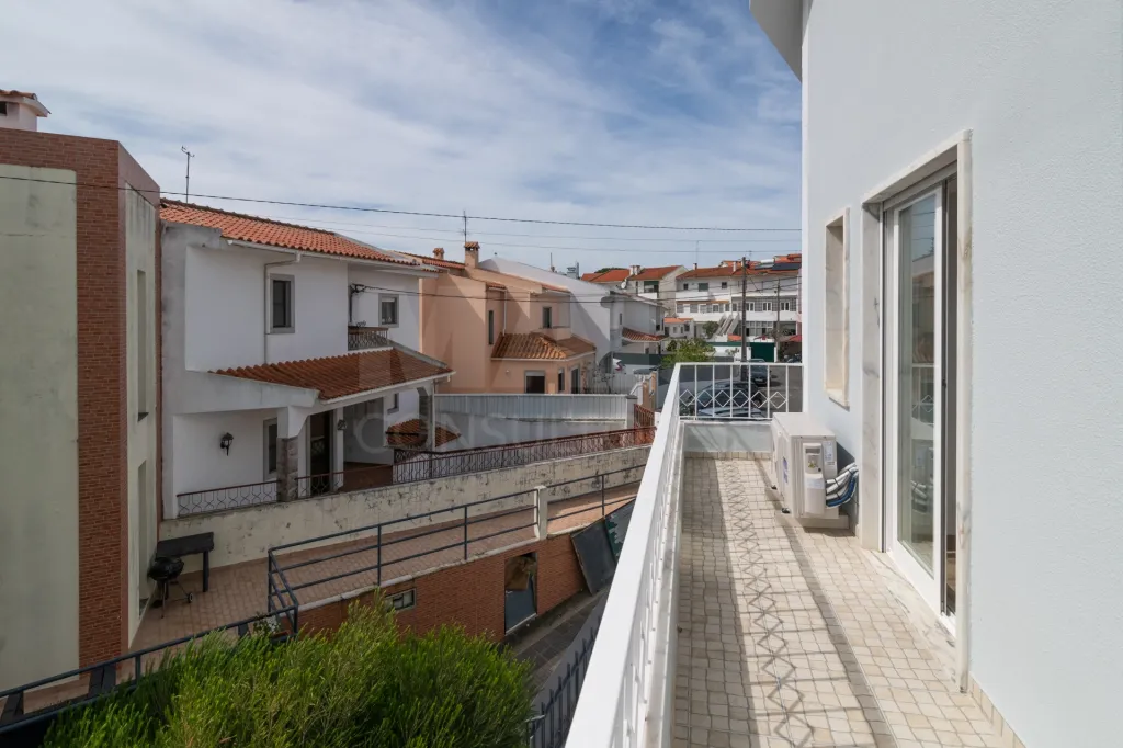 Moradia Isolada T4 Renovada — Abuxarda / Alvide, Cascais