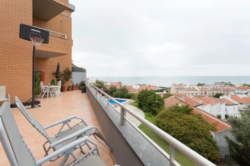 T3+1 Algés, duplex vista mar, condomínio fechado e piscina