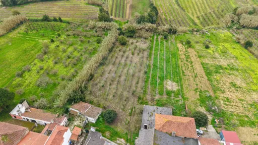 Terreno no centro da Usseira