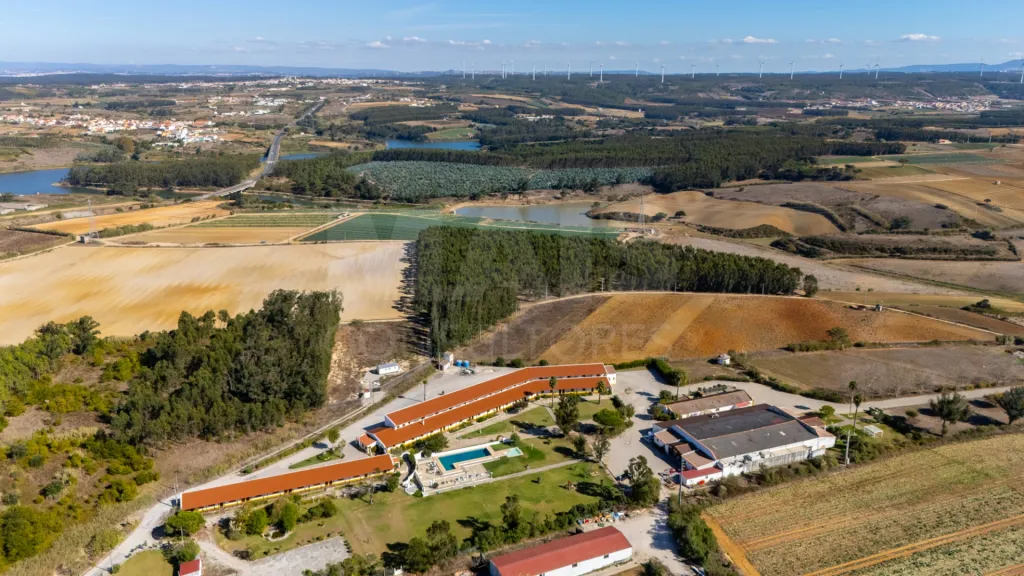 Parcela de terreno rústico de 2.350m2 em Atouguia da Baleia