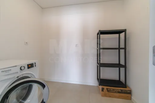 T3 Premium Seminovo com Varanda Excecional – Garagem - Elevador - Acesso Privilegiado a Lisboa